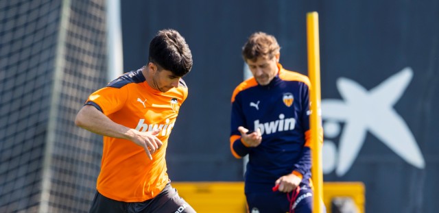 Carlos Soler es seria duda para recibir al Deportivo Alavés