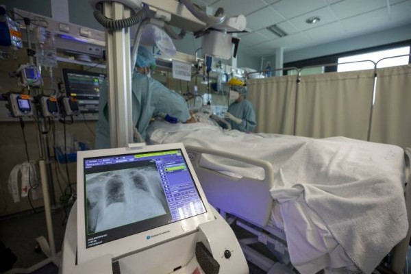 La covid da una tregua a los hospitales murcianos: bajan los ingresos (72) en una jornada con un fallecido 