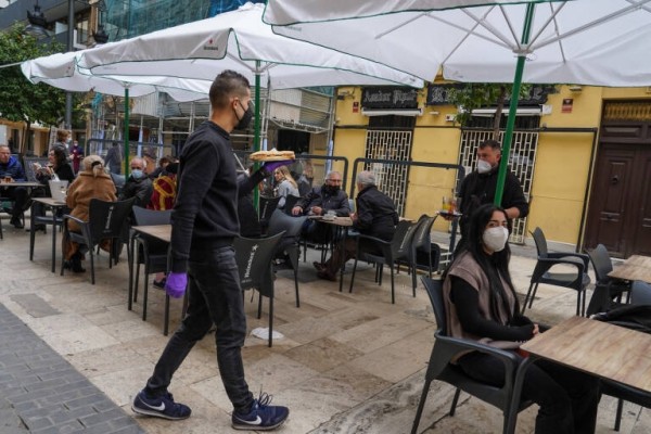 Las ventas en bares y restaurantes caen un 55% en enero y febrero a nivel nacional, según INE