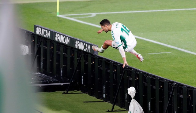 Fidel pone en ventaja al Elche