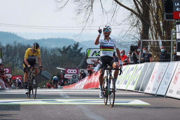 Alaphilippe vuelve a reinar en Huy con Valverde tercero en La Flecha Valona