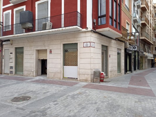 Brota el pequeño comercio alrededor de la Corredora de Elche: en Carrer Ample y junto a las Cuatro Esquinas