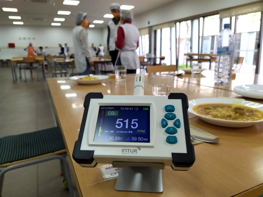 Intur instala sensores de medición de CO2 en sus comedores escolares para prevenir casos de covid