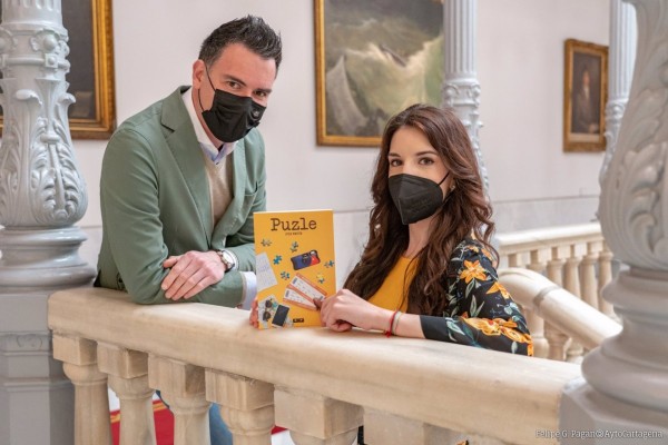 El 'Puzle' de vivencias de la cartagenera Lydia Martín: la cantante publica su primera novela
