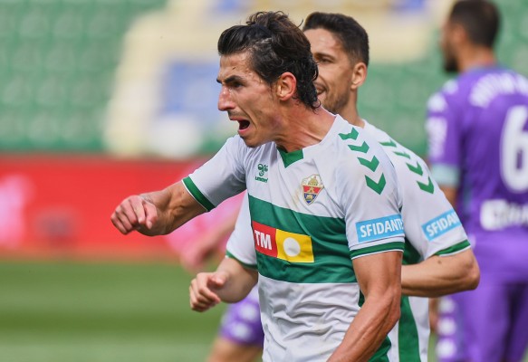 Elche y Valladolid protagonizan un duelo al borde del abismo
