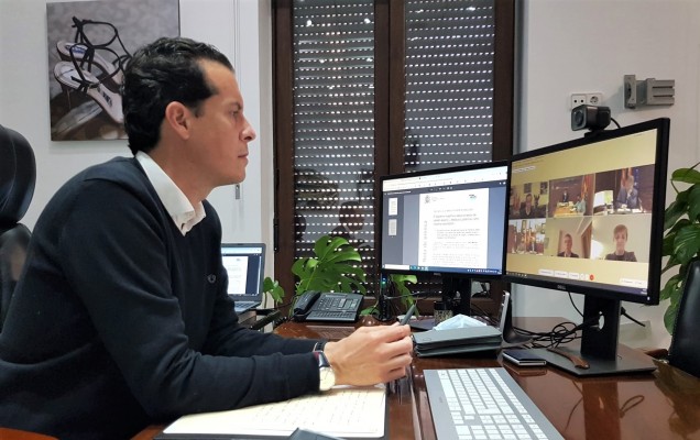 Alfaro se reúne con Puig para trasladarle la inquietud por el calzado y los posibles aranceles