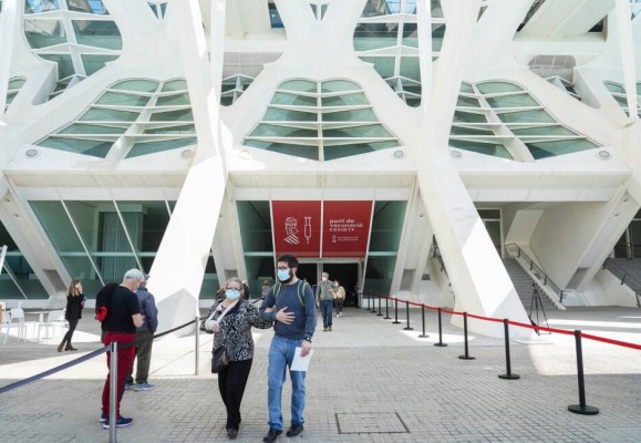 Los cuatro 'vacunódromos' atenderán a dos millones de valencianos de más de 30 municipios