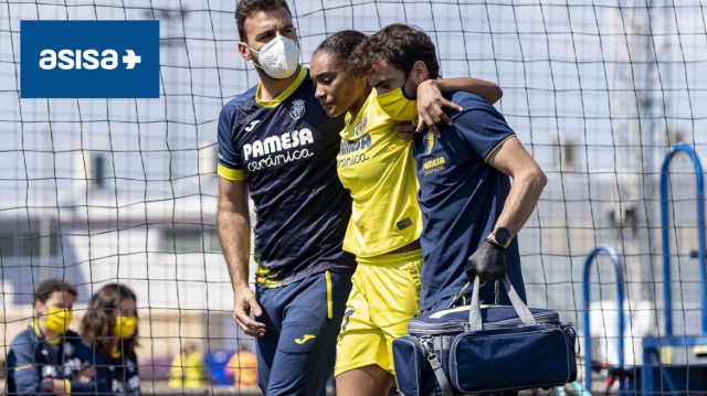 La futbolista del Villarreal y atleta del Playas Salma Paralluelo se rompe el ligamento cruzado