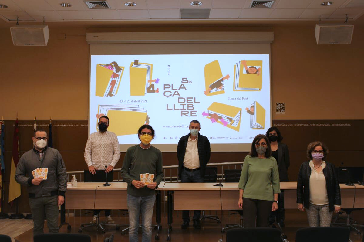 Plaça del Llibre: en valencià, amb llengua de signes i protagonisme dels lectors per avivar la lectura