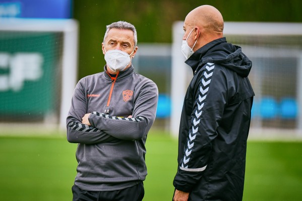 El Elche prepara la final ante el Valladolid sin los titulares en Pamplona y el lesionado Guido Carrillo

