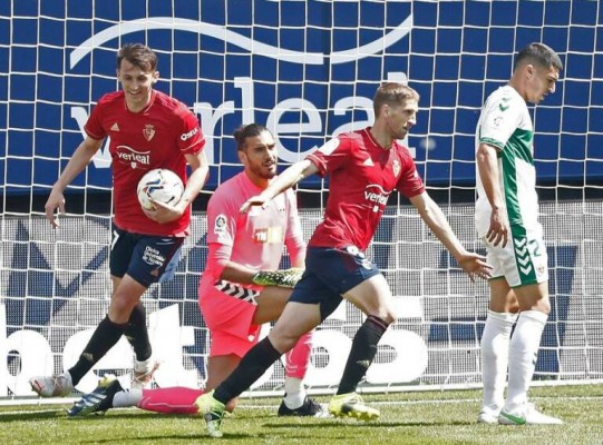 El portero argentino Gazzaniga debuta en Primera con el Elche
