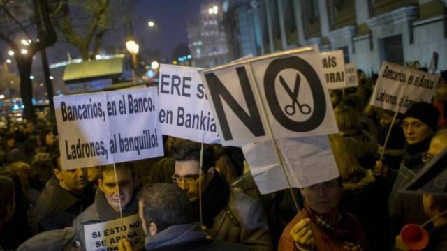 Una banca que no gana para disgustos afronta más de 20.000 salidas en los próximos meses