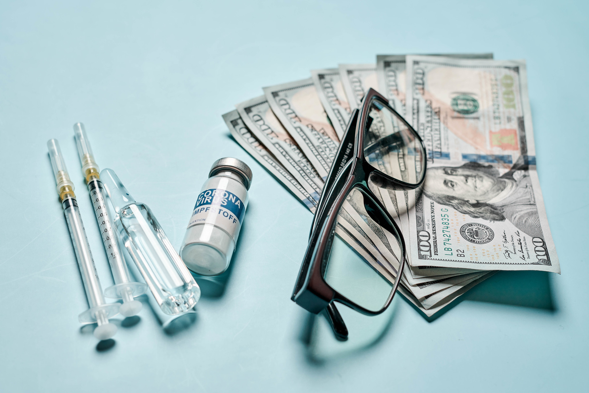 La guerra es paz y la vacuna es negocio