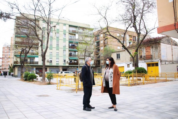 Finalizan las obras de reurbanización y peatonalización de la plaza de Calabuig
