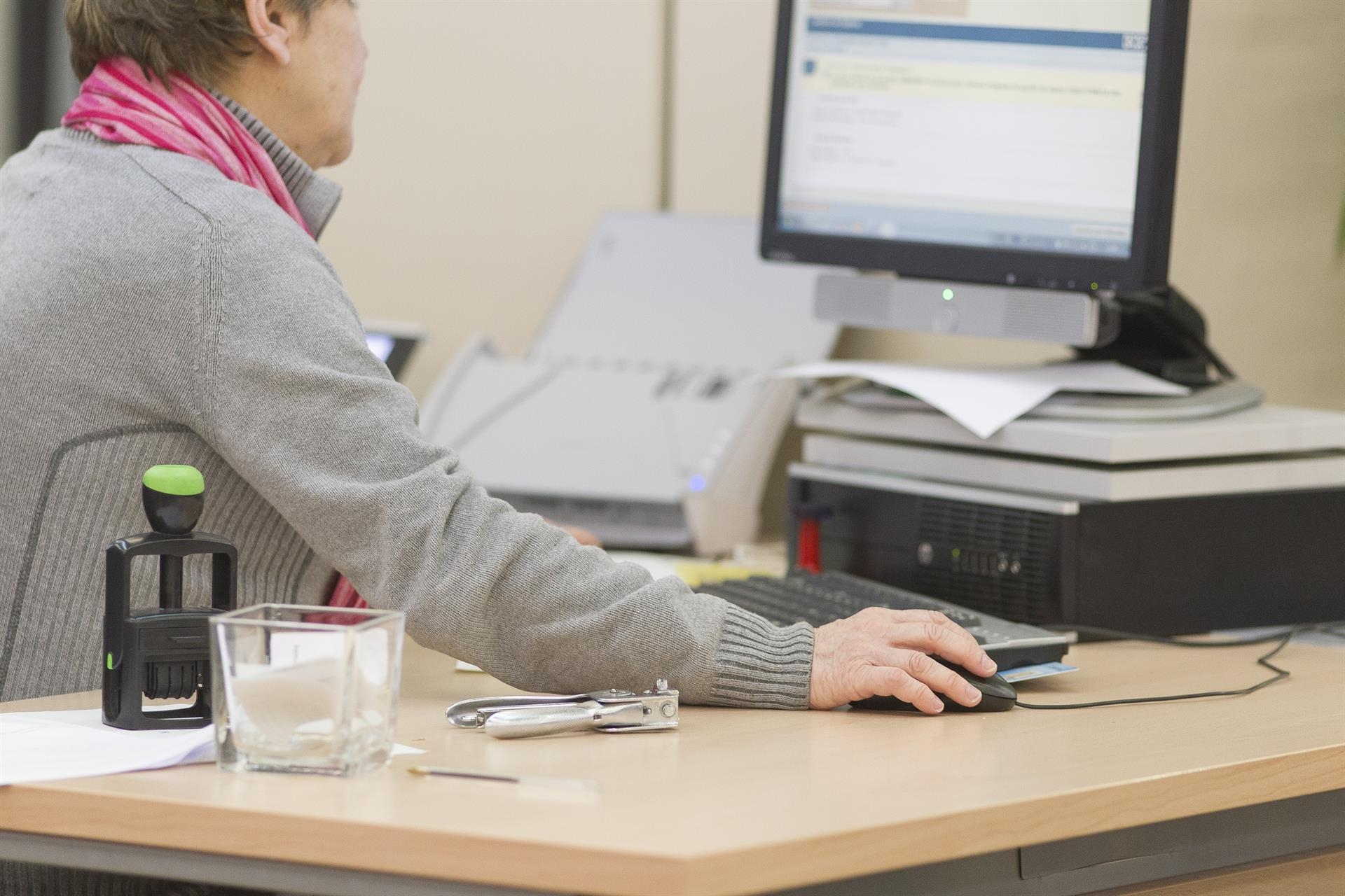 Más del 70 % de los empleados públicos trabajan de forma presencial en la Administración General