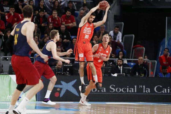 Valencia Basket y Barça pugnan en La Fonteta por estar arriba