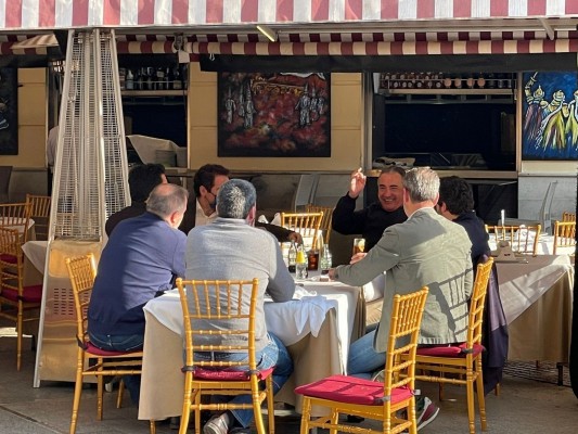 'Los 7 de El Pulpito', la polémica foto de López Miras y Teodoro García por la que el PSRM pide la dimisión de ambos