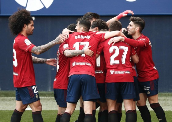 Gazzaniga sostiene al Elche al descanso