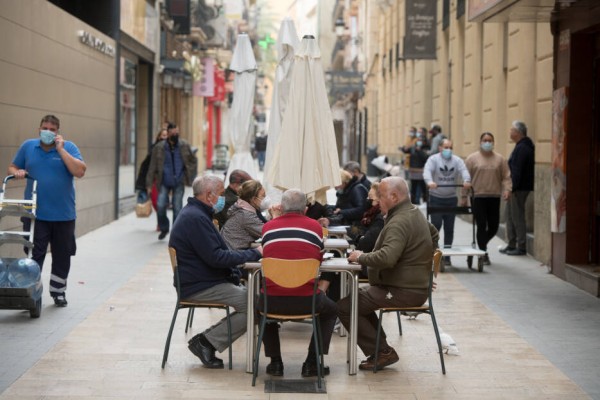 Los contagios de coronavirus vuelven a reducirse en Alicante con 44 casos y sin fallecimientos