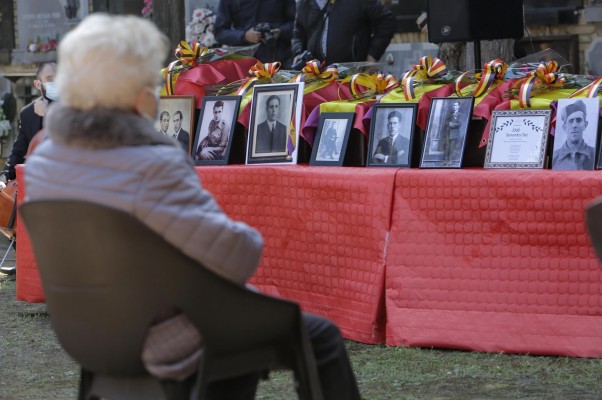 Las familias de 17 represaliados del franquismo recuperan sus restos de las fosas de Paterna
