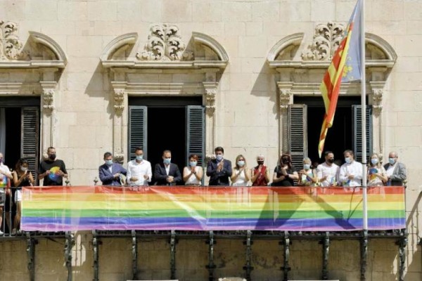Alicante aprueba el primer plan municipal LGTBI con medidas frente a la discriminación