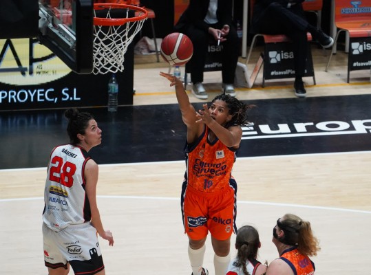 Valencia Basket resuelve implacable el pase a semifinales ante Ensino