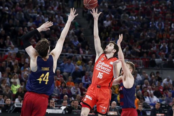 Valencia Basket se impone al Barcelona Lassa y sigue en lo más alto de la tabla