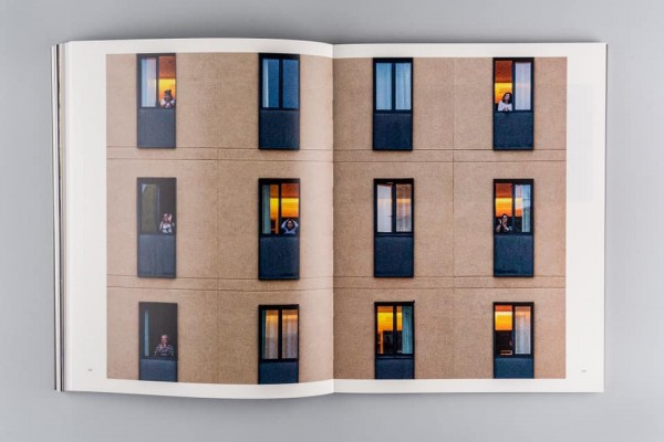 'ReViu Les Aules' conmemora el Día del Libro con cómics y fotolibros sobre la pandemia
