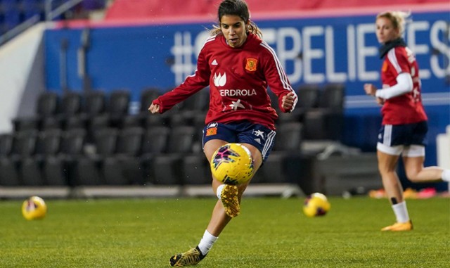 Las internacionales Esther, Alba y Cometti se incorporan al trabajo
