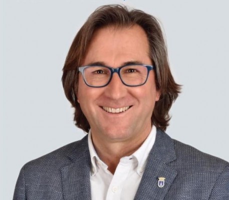 El alcalde de Ayora, José Vicente Anaya, anuncia que optará a liderar el PPCV