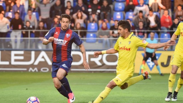Vinicius Araujo se afianza como titular en el Huesca