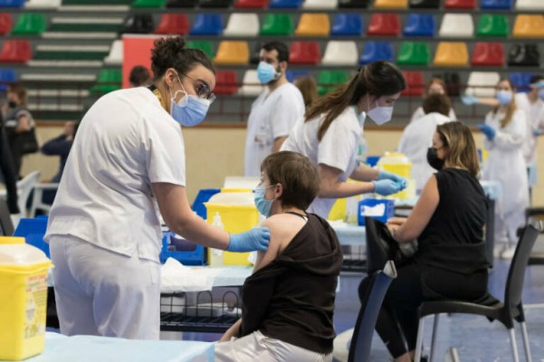 El CESM advierte del rechazo a vacunarse con AstraZeneca y pide a Barceló que resuelva dudas
