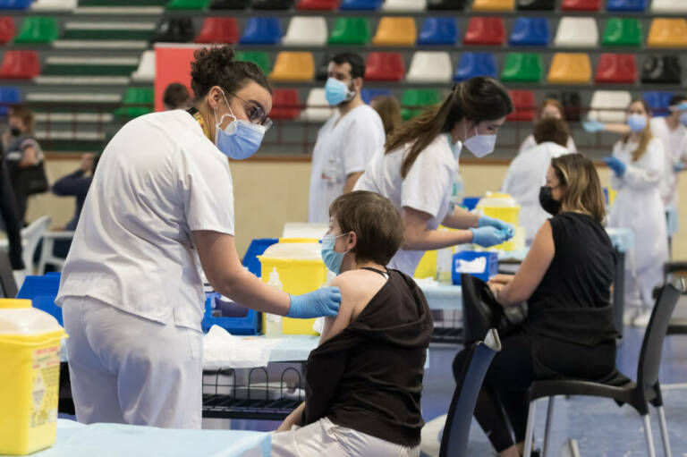 El CESM advierte del rechazo a vacunarse con AstraZeneca y pide a Barceló que resuelva dudas