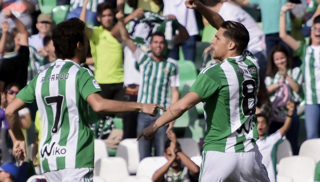 El Betis se impone al Eibar con goles de Jonas y Ceballos