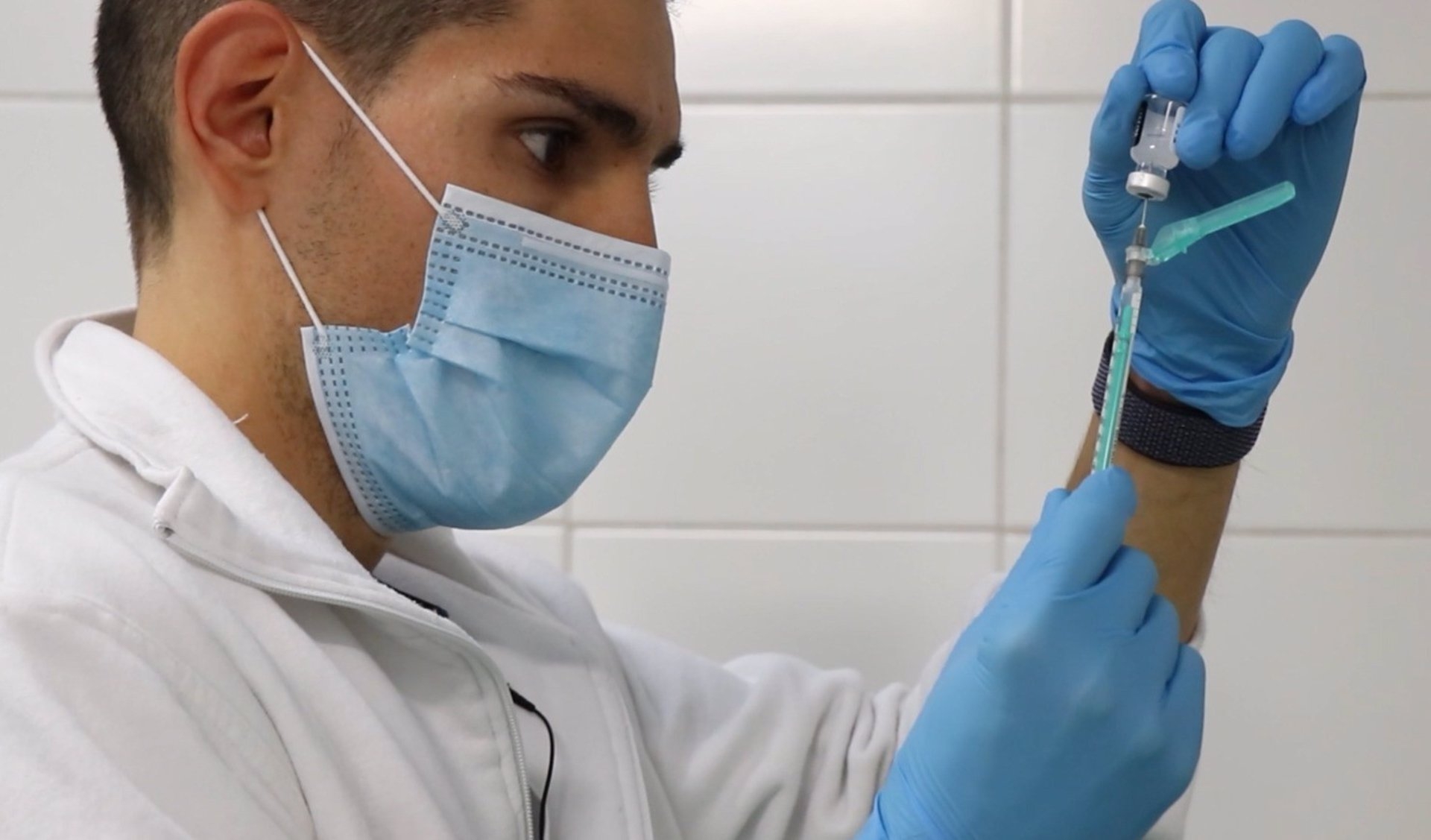 Los podólogos exigen que se complete la vacunación del colectivo interrumpida por la suspensión de AstraZeneca