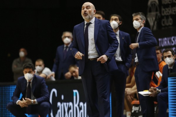 Jaume Ponsarnau, segundo en el histórico de partidos como entrenador de Valencia Basket