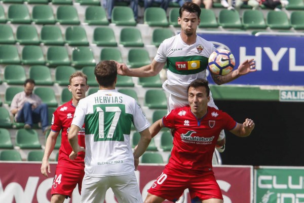 El Elche mantiene su ventaja de seis puntos sobre el descenso