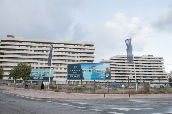El mercado inmobiliario oculto: casas vendidas hace un año a extranjeros que no pueden venir