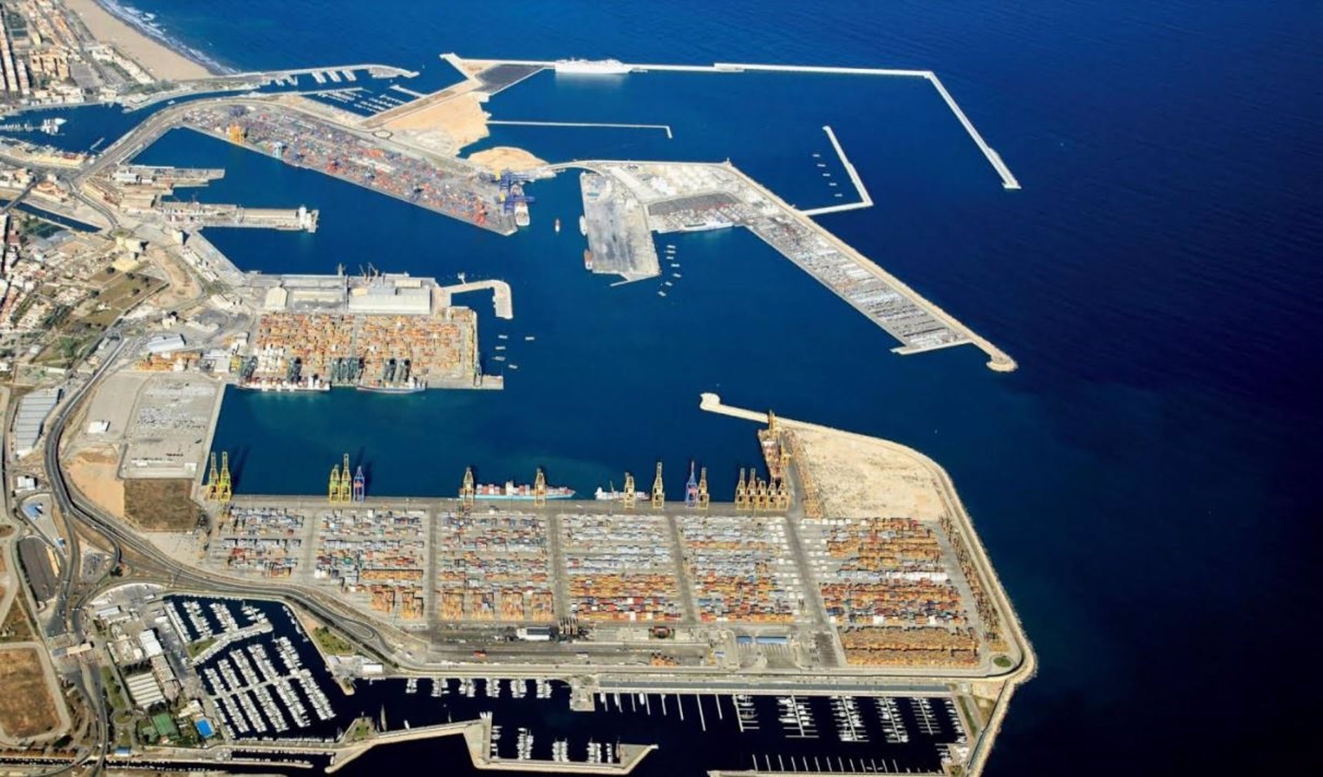 Bonig se muestra a favor de la ampliación del Puerto de València 