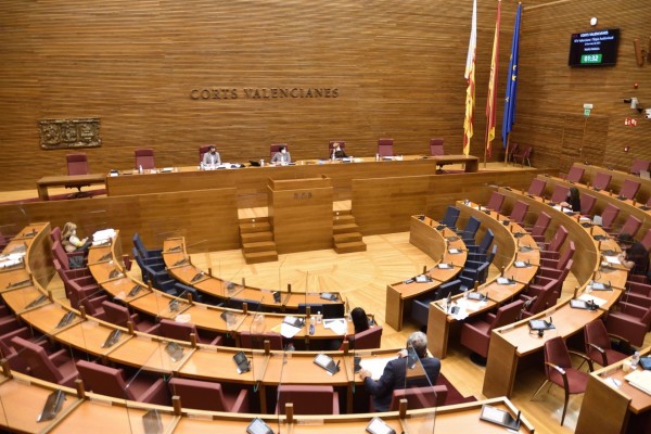 Les Corts aumentan el aforo en el pleno hasta el 75% y las comisiones dejarán de celebrarse en el hemiciclo