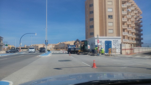 Padelsa inicia las obras de renovación del carril bici de La Manga que se alargarán todo el verano