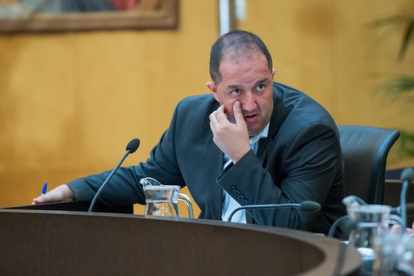 El PSOE de Benidorm pide retirar los controladores de velocidad que el PP defiende por sus beneficios