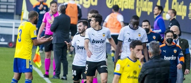 Apelación mantiene la amarilla que vio Diakhaby tras acusar de insulto a Cala