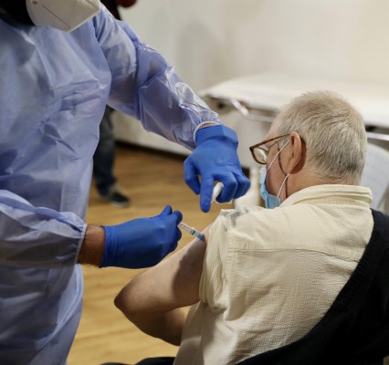 Baja la preocupación por la pandemia en España y crece la percepción de que ha pasado lo peor
