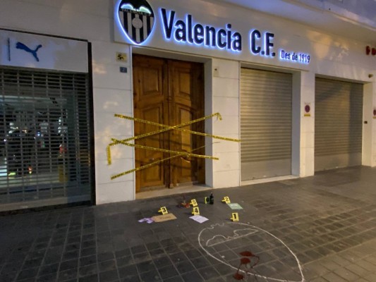 Libertad VCF tira de humor y protesta contra Meriton escenificando un crimen en las oficinas del Valencia CF