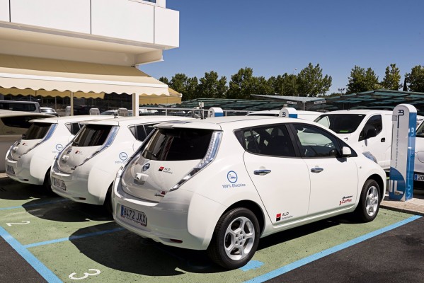 El Moves III dará ayudas de hasta 7.000 euros a la compra de un coche eléctrico