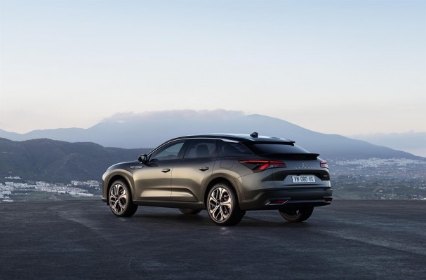 Citroën lanzará a finales de este año el nuevo C5 X en Europa, que se producirá en China