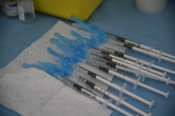 La sanidad pública no pagará el IVA de tests, camas o productos químicos contra la covid-19 en la UE

