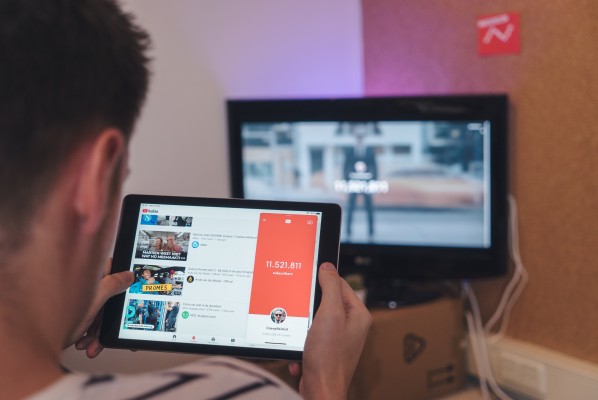 Por qué YouTube ya es Telecinco y por qué es irreversible y peligroso