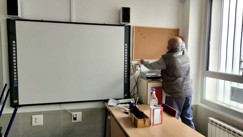 Almassora pone a punto los colegios para la vuelta de las vacaciones de Semana Santa